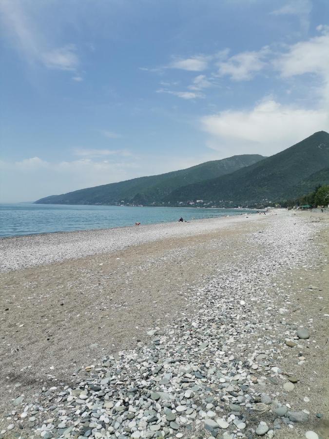 Гостевой Дом В Гаграх"Море Солнца" Екстер'єр фото