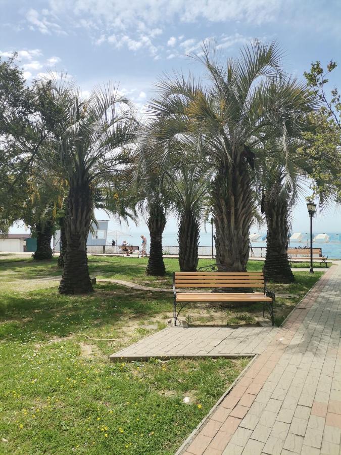 Гостевой Дом В Гаграх"Море Солнца" Екстер'єр фото